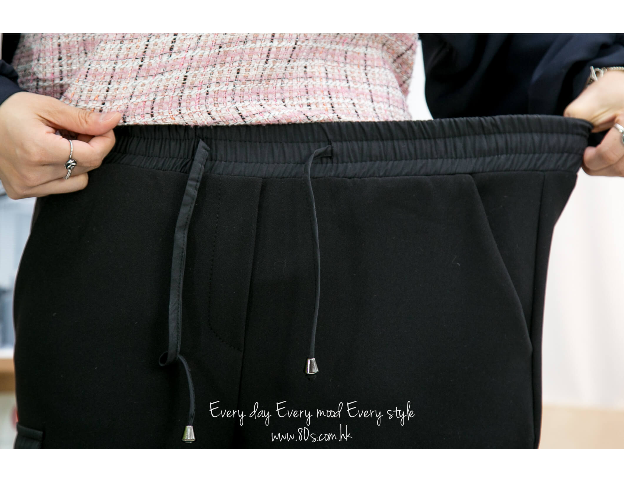 2215-1183-設計感- 腳位束繩 ‧ 橡根腰 ‧ 滑滑扯布料褲 (韓國) 